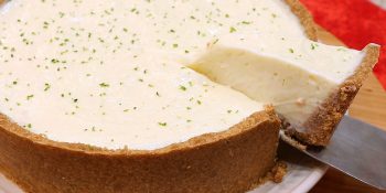 Torta de limão com base de biscoito de leite