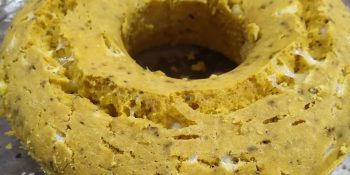 Broa de fubá com erva-doce e queijo