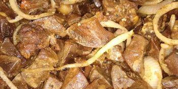 Fígado de porco com cebola