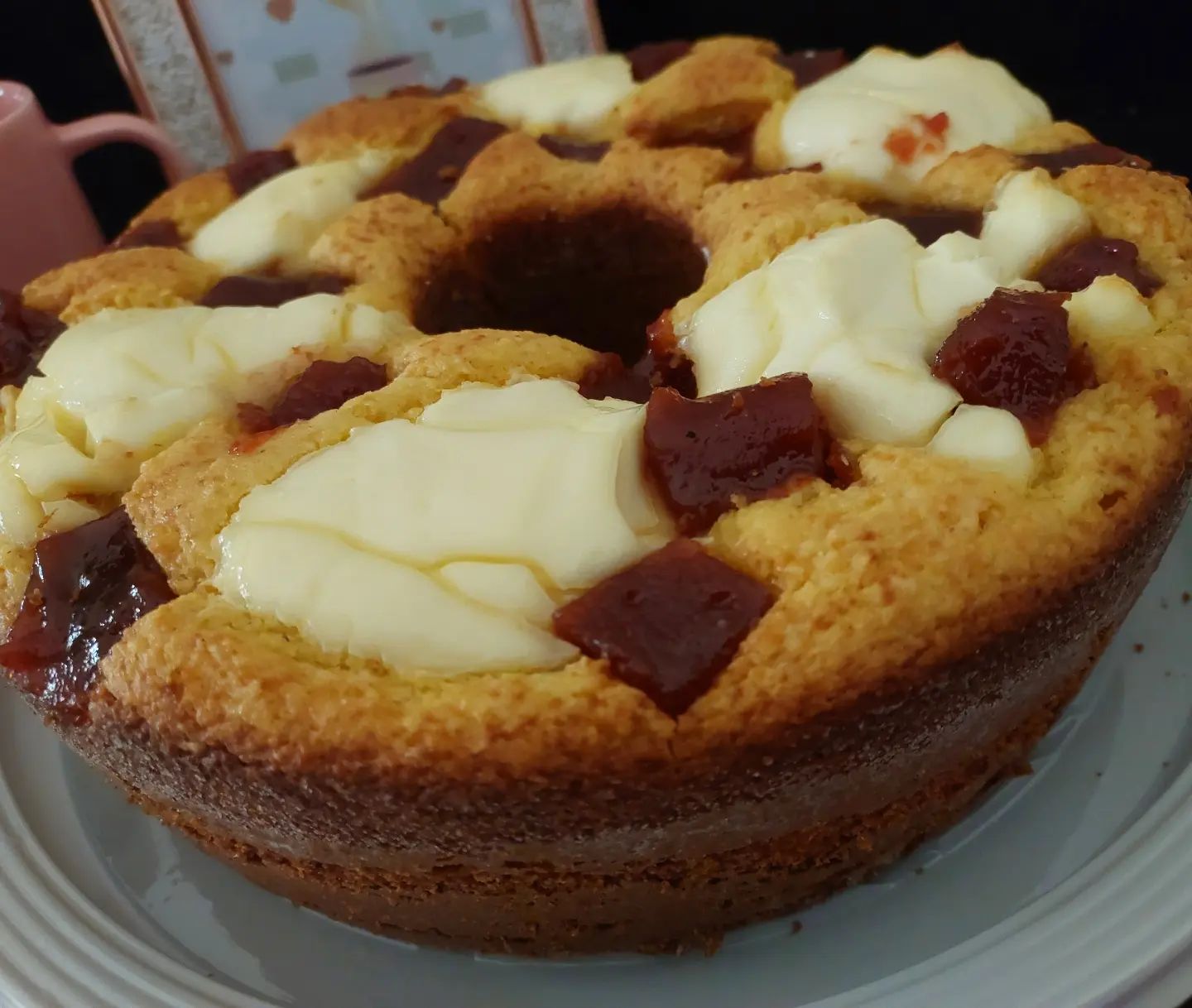 Bolo de milho com goiabada e requeijão com receita que fica pronta rápido