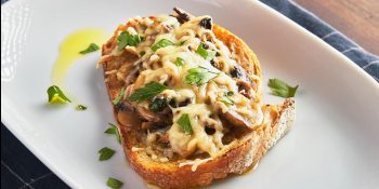 Bruschetta de cogumelos Paris