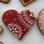 Biscoito de coração bem sequinho e ótimo para os momentos românticos à dois @pinterest
