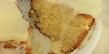 Bolo de cenoura com brigadeiro branco