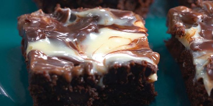 Brownie com creme de avelã ótima receita caseira para fazer sem descomplicada