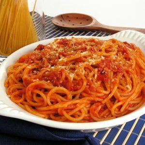 Macarronada com molho de tomate @pinterest