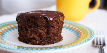 Bolo de caneca com whey é a receita low carb de hoje