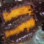 bolo de cenoura com cobertura de brigadeiro simples e macio