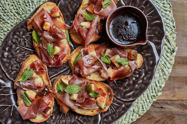 Bruschetta de presunto cru é bem chique: veja como fazer receita @pinterest