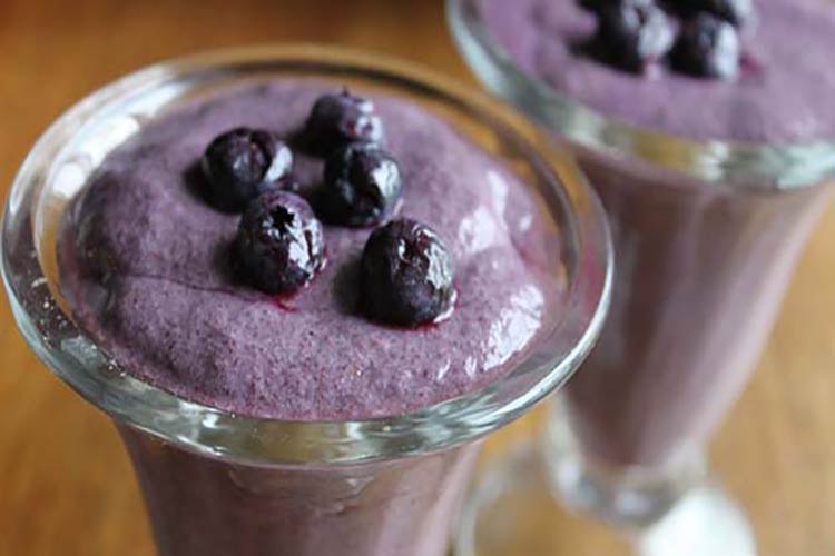 mousse de frutas vermelhas e mirtilo