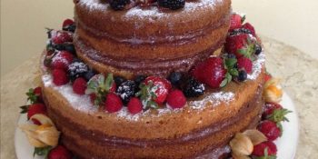 Naked cake com frutas