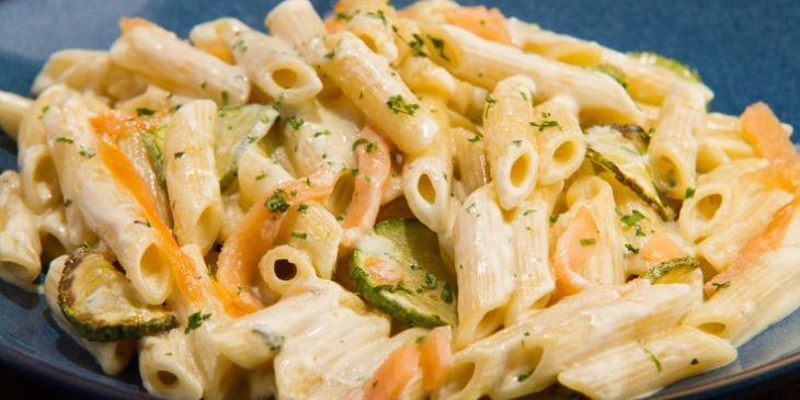 Penne ao molho de salmão para um jantar romântico feito rapidinho em casa @barilla