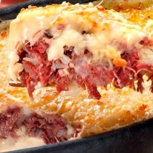 Escondidinho de macaxeira com charque