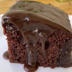 Bolo de chocolate com calda quente