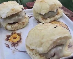 Sliders de carne com queijo