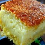 Bolo de milho com leite condensado e queijo