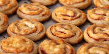 Caracóis de presunto e queijo