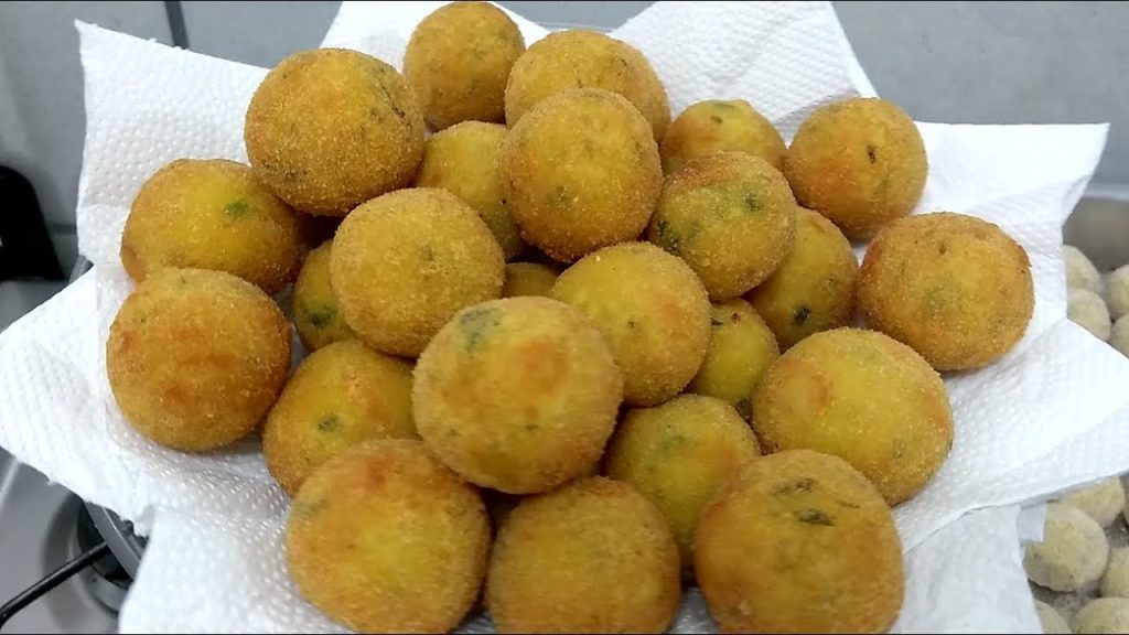 bolinho de frango simples com farinha de trigo bolinho de frango desfiado assado bolinho de frango no liquidificador bolinho de frango desfiado fit bolinho de frango com farinha de rosca bolinho de frango desfiado na airfryer bolinho de frango com batata bolinho de frango tradicional
