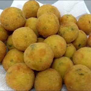 bolinho de frango simples com farinha de trigo bolinho de frango desfiado assado bolinho de frango no liquidificador bolinho de frango desfiado fit bolinho de frango com farinha de rosca bolinho de frango desfiado na airfryer bolinho de frango com batata bolinho de frango tradicional