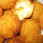 bolinho de queijo simples e rápido 3 ingredientes bolinho de queijo com farinha de trigo receita de bolinho de queijo assado bolinho de queijo 2 ingredientes bolinho de queijo na airfryer bolinho de queijo receita bolinho de queijo ralado bolinho de queijo frito