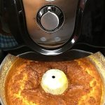 mini bolo na airfryer tempo para assar bolo na airfryer qual a temperatura para assar um bolo na airfryer bolo fofo na airfryer bolo de chocolate na airfryer receita de bolo de trigo na airfryer como assar bolo na airfryer bolo de massa pronta na airfryer