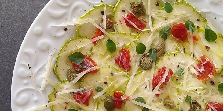 Carpaccio de abobrinha com tomate seco