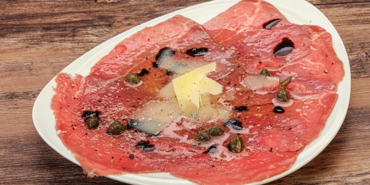 carpaccio de carne carpaccio de salmão molho de mostarda e alcaparras para carpaccio receita de carpaccio molho clássico de carpaccio molho para carpaccio carpaccio de lagarto carpaccio é carne crua