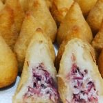 escondidinho de carne seca recheio de carne seca coxinha de camarão coxinha de costela coxinha de mandioca com carne moída recheio de carne seca para salgados bolinho de carne seca fotos de coxinha de carne
