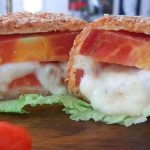 lanche de preguiçoso na frigideira lanche de frigideira com ovo e farinha de trigo lanche rápido com farinha de trigo e queijo lanche salgado de frigideira lanche rápido e fácil para noite lanche de frigideira com poucos ingredientes lanche rápido e fácil