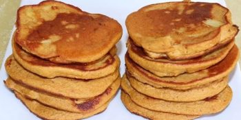 Panqueca de aveia e maçã é a receita fácil para enganar a fome