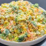 Salada colorida com brócolis