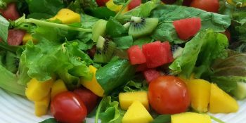 Salada de folhas verdes com vinagrete