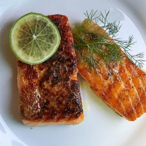 Salmão grelhado com limão
