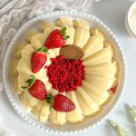 Bolo de morango com chocolate branco