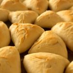 Esfiha fechada de queijo