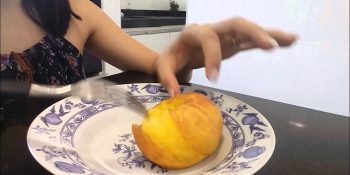Maçã cozida para bebê