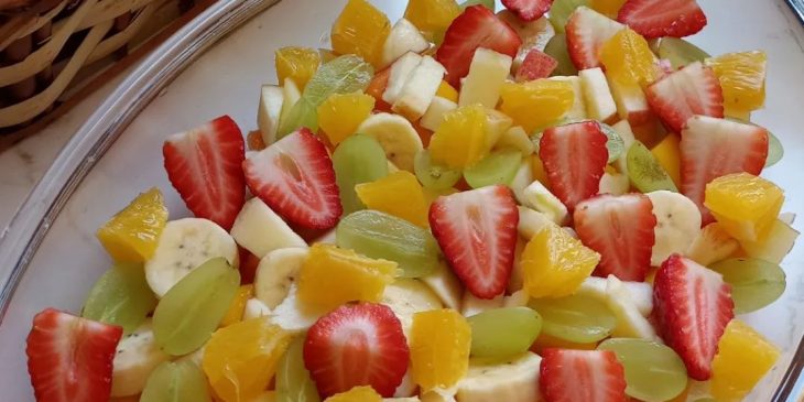 Salada de frutas tropicais