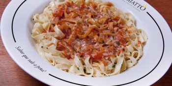 Talharim à bolonhesa com creme de leite