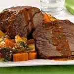 Acém na cerveja com legumes