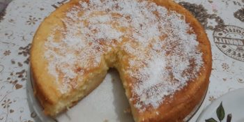 Bolo de mandioca com requeijão