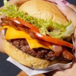 hambúrguer na sanduicheira