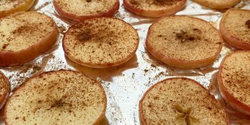Maçã assada com canela