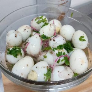 Ovos de codorna temperados