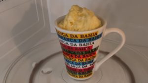 Pão de queijo na caneca