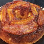 Bolo de banana caramelada