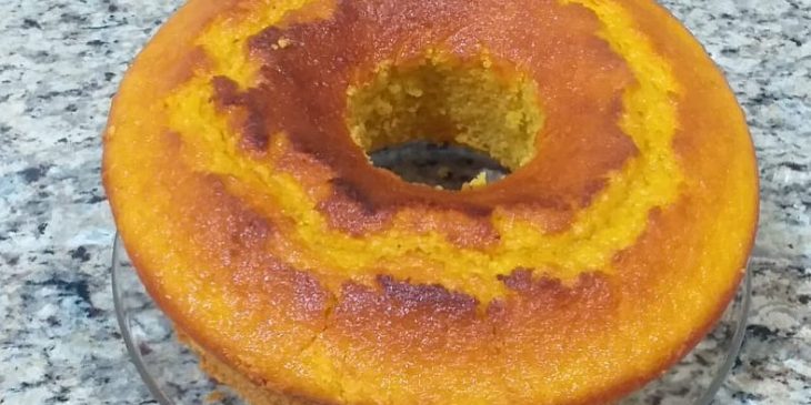 Bolo de cenoura com laranja