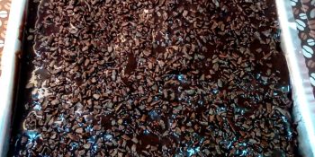 Bolo de chocolate simples e úmido