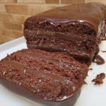 Bolo de chocolate recheado
