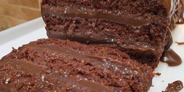 Bolo de chocolate recheado