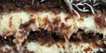 Bolo de prestígio molhadinho com receita simples e fácil