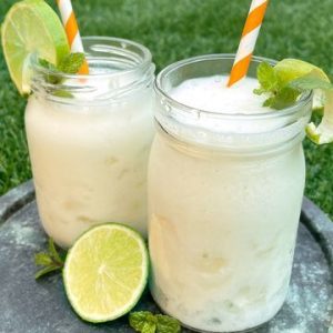 Caipirinha de limão com leite condensado do @foodmakers